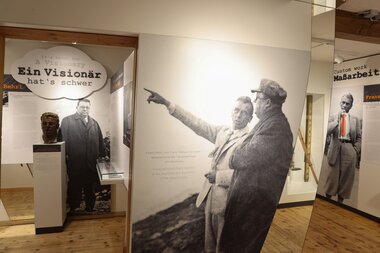 "Building the road" exhibition in the preserved tollhous, Fuscher Lacke | © grossglockner.at/Franz Neumayr