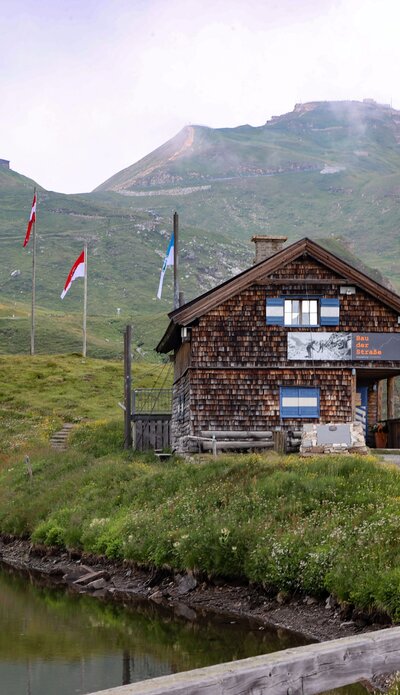 "Building the road" exhibition in the preserved tollhous, Fuscher Lacke | © grossglockner.at/Fuscher Lacke