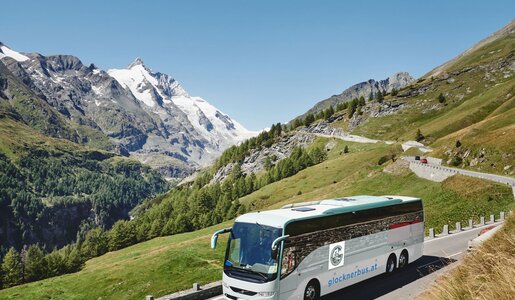 Grossglockner High Alpine Road, Glocknerbus, glacier road, view of the Grossglockner | © grossglockner.at/Michael Königshofer