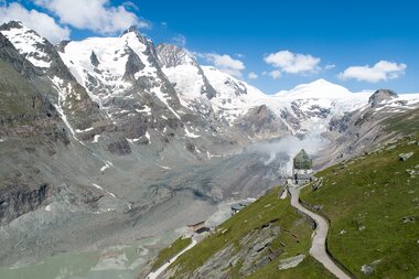 Glocknerstraße, Wilhelm-Swarovski-Beobachtungswarte mit Großglockner und Pasterzengletscher | © grossglockner.at/Eduardo Gellner