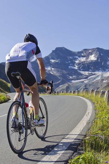 Grossglockner High Alpine Road, cyclists on the north side of the road  | © grossglockner.at/Andreas Kolarik