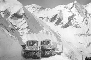 Rotary ploughs Eisbändiger and Paul clearing snow | © grossglockner.at