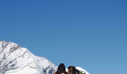 Hiker with national park ranger, view of Grossglockner | © grossglockner.at/Michael Königshofer